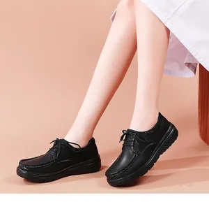 Comode scarpe da lavoro nere stringate per infermiera con suole morbide antiscivolo