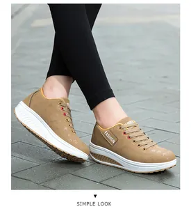 Vista dettagliata delle scarpe a dondolo kaki da donna con suola spessa platform