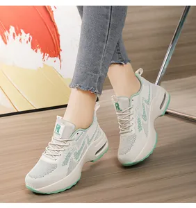 Vue détaillée de baskets à plateforme en maille respirante pour femmes avec coussin