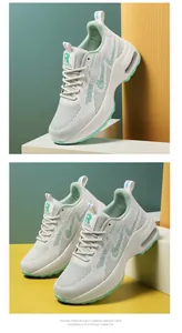 Vue détaillée des baskets fly-knit pour femmes avec accents vert menthe et semelle à air
