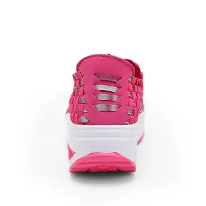 Detaillierte Rückansicht rosa gewebter atmungsaktiver Schaukelschuhe für Damen mit weißer Sohle