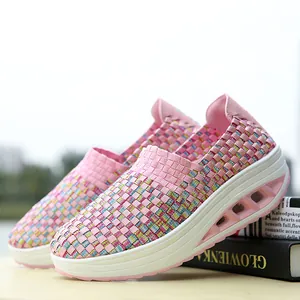 Seitenansicht der atmungsaktiven rosa Web-Rocker-Schuhe für Damen mit dicker Hohlsolhe
