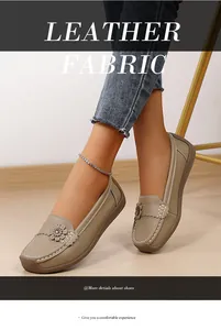 Comfortabele kaki loafers voor dames met decoratieve bloem en zachte platte zool