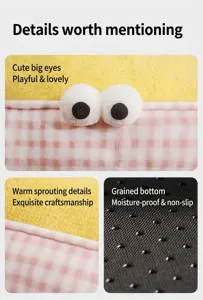 Detailweergave van een groot kattenbed met decoratieve ogen en een antislip onderkant