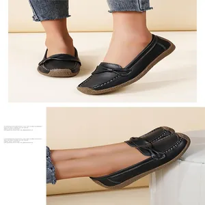 Bequeme schwarze Leder-Loafers für Damen mit weicher Sohle und stilvoller Schleifendekoration