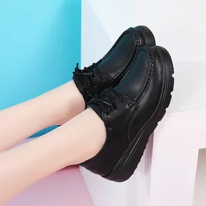 Elegante schwarze Weichlederschuhe für Krankenschwestern mit rutschfester Plateausohle