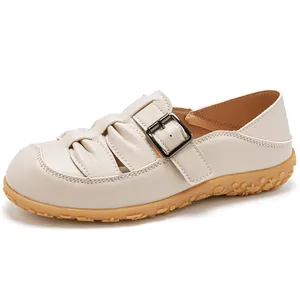 Sandali in pelle bianco crema a punta chiusa per donna con design traforato