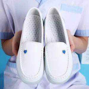 Chaussures d'Infirmière en Cuir Blanc pour Femmes Broderie Coeur Respirant Semelle Souple Compensé Mocassins Professionnels Nursing
