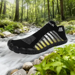 Professionele zwarte antislip waterschoenen met gele strepen voor strand en snorkelen