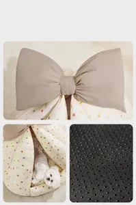 Dettaglio cuccia per animali semichiusa con cuori e fondo antiscivolo resistente.