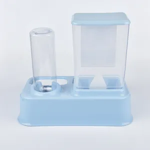 Vue détaillée du distributeur automatique d'eau et de nourriture pour animaux bleu et clair