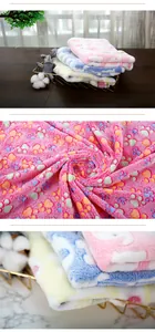 Couverture douce et chaude en polaire corail avec motif de pattes mignonnes pour chat
