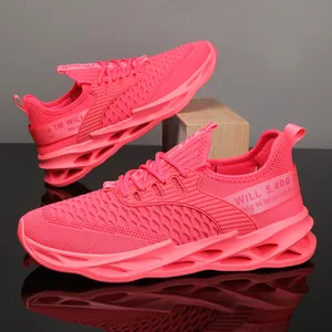 Opvallende roze heren hardloopschoenen met ademend mesh en unieke blade-zool.