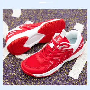 Vue détaillée des chaussures HOKBOK rouges avec maille respirante et semelle antidérapante