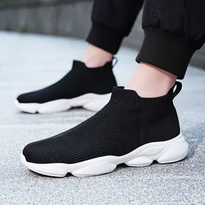 Baskets montantes noires en maille respirante pour hommes avec semelles blanches