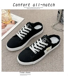 Zapatillas mule de lona negra para mujer con cordones blancos y suela plana de caucho
