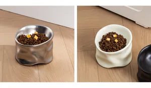 Cuencos modernos de cerámica para mascotas en acabados plata cromada y blanco mate