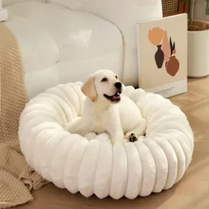 Panier rond douillet en peluche pour chien, texture douce imitation lapin