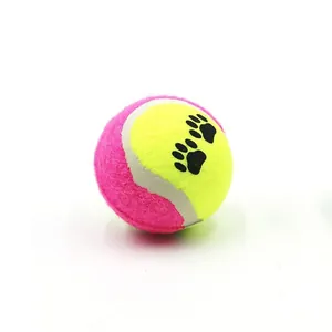 Balle de tennis durable pour chien en feutre rose et jaune avec motifs de pattes noires