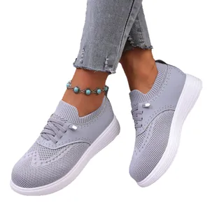 Ademende grijze flyknit instappers voor dames met lichtgewicht witte zolen