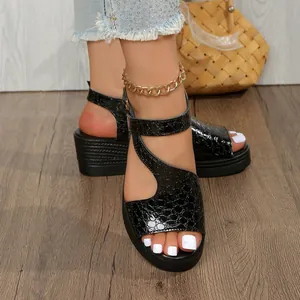 Sandales compensées noires imprimé croco pour femmes avec détail de chevillère dorée