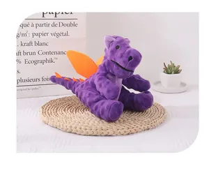 Dettaglio del giocattolo per cani dinosauro viola in velluto di ananas