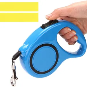 Blaue automatische ausziehbare Haustierleine mit ergonomischem Griff und Metallhaken