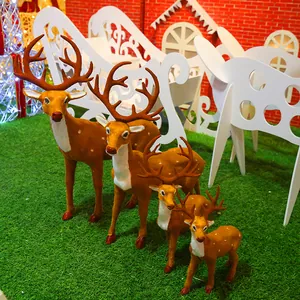 Realistische beflockte Weihnachtsrentier-Figuren Set für festliche Hoteldekoration