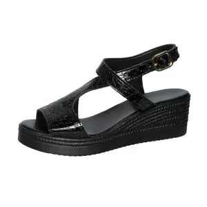 Élégantes sandales compensées noires pour femmes avec plateforme et brides croco