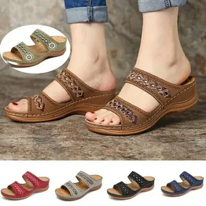 Sandales compensées classiques pour femmes avec motifs découpés en six coloris variés