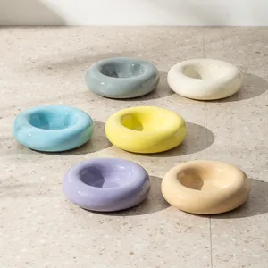 Einfarbige Keramik-Haustiernäpfe in Donut-Form für Katzen und Hunde in verschiedenen Farben