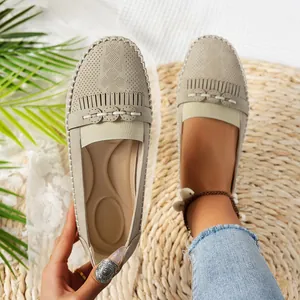 Mocassins à enfiler beiges pour femmes, respirants, avec glands et jolis découpes