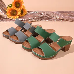 Sandales à talons hauts épais en vert et gris avec finition en cuir mat chic