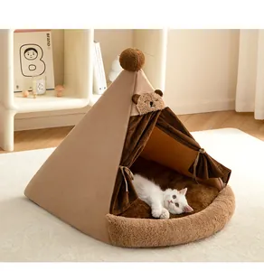 Tente douillette en peluche marron pour chat avec tête d'ours et coussin intérieur doux.