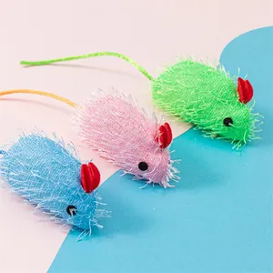 Trois souris de jeu pour chats en tissu aiguille de pin aux couleurs vives et variées