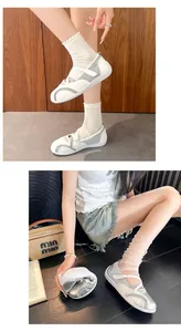 Detailansicht der sportlichen Ballerinas mit Klettverschluss und atmungsaktivem Mesh