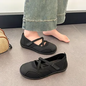 Sportliche Mesh-Ballerinas mit überkreuzten Klettverschlussriemen in elegantem Schwarz