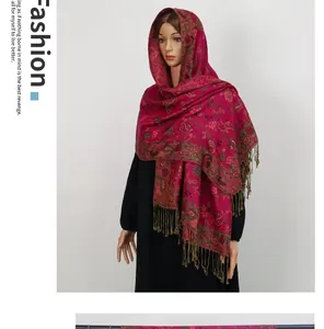Detail des fuchsiafarbenen Paisley-Jacquard-Schals mit eleganten Fransen für Damen