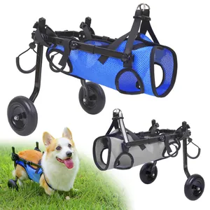 Detailansicht eines verstellbaren Hundestuhlrads und eines Corgis bei der Rehabilitation