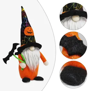 Muñeco gnomo de Halloween de felpa con sombrero de calabaza y bastón de murciélago decorativo