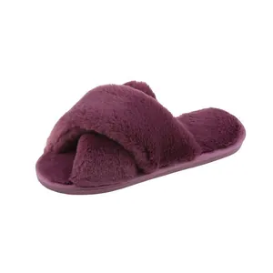 Chaussons élégants en fausse fourrure violette à brides croisées pour confort maison