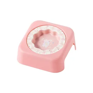 Bol incliné surélevé en céramique rose pour animaux, bord festonné et motif de lapin mignon.