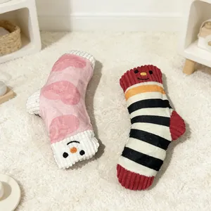 Jouets en peluche pour chiens en forme de chaussettes avec papier bruissant et visages