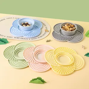 Tapis de léchage colorés en silicone pour animaux avec ventouses de forme fleurie