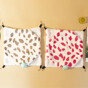 Amaca calda in peluche a macchie per piccoli animali come criceti e petauri, letto soffice