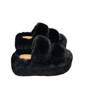 Pantoufles à plateforme en fausse fourrure noire avec semelle épaisse de 7cm