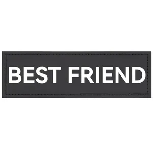 Detailansicht eines schwarzen abnehmbaren 'BEST FRIEND' Klettverschlusses für Hunde