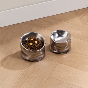 Cuencos modernos de cerámica hechos a mano con acabado metálico plateado para sus mascotas