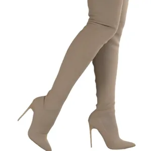 Elegante khakifarbene Overknee-Stiefel aus Strick mit Stöckelabsatz und Spitze