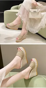 Sandales compensées élégantes à fleurs pour femmes avec semelle plateforme épaisse